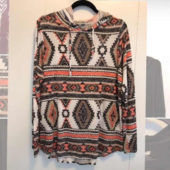 Tops - 🖤 HOODIE- Southwestern print lightweight